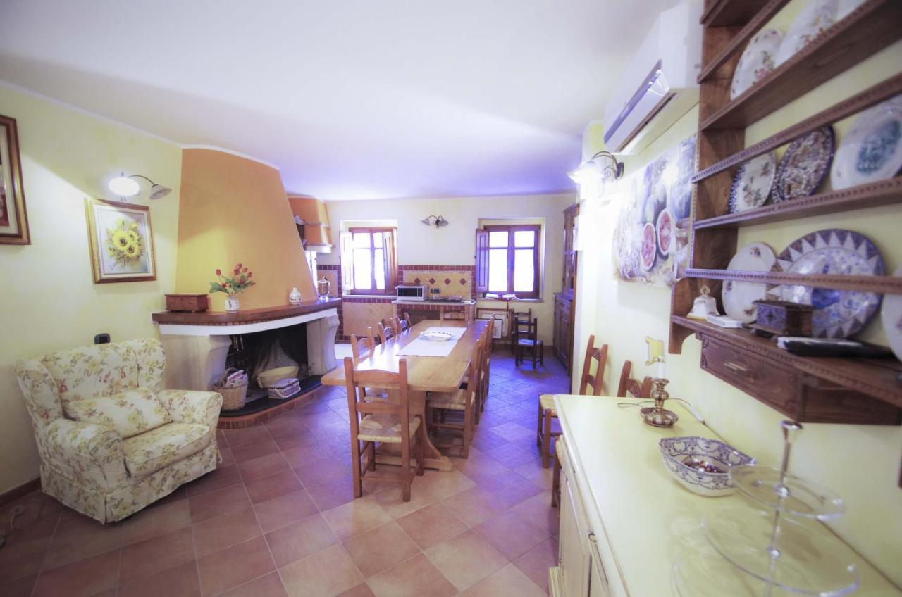 Dè Ajala - B&B de Charme Laconi Bagian luar foto