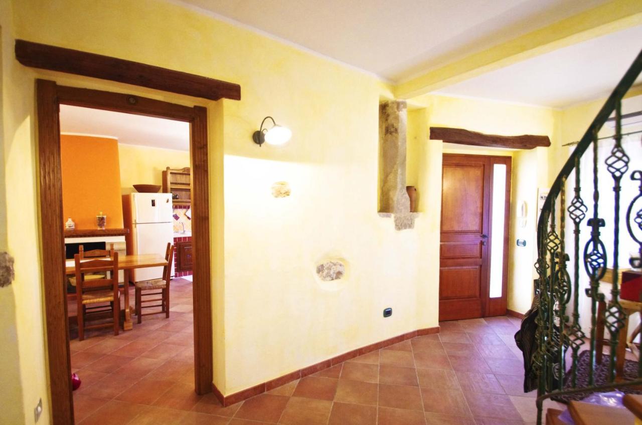 Dè Ajala - B&B de Charme Laconi Bagian luar foto