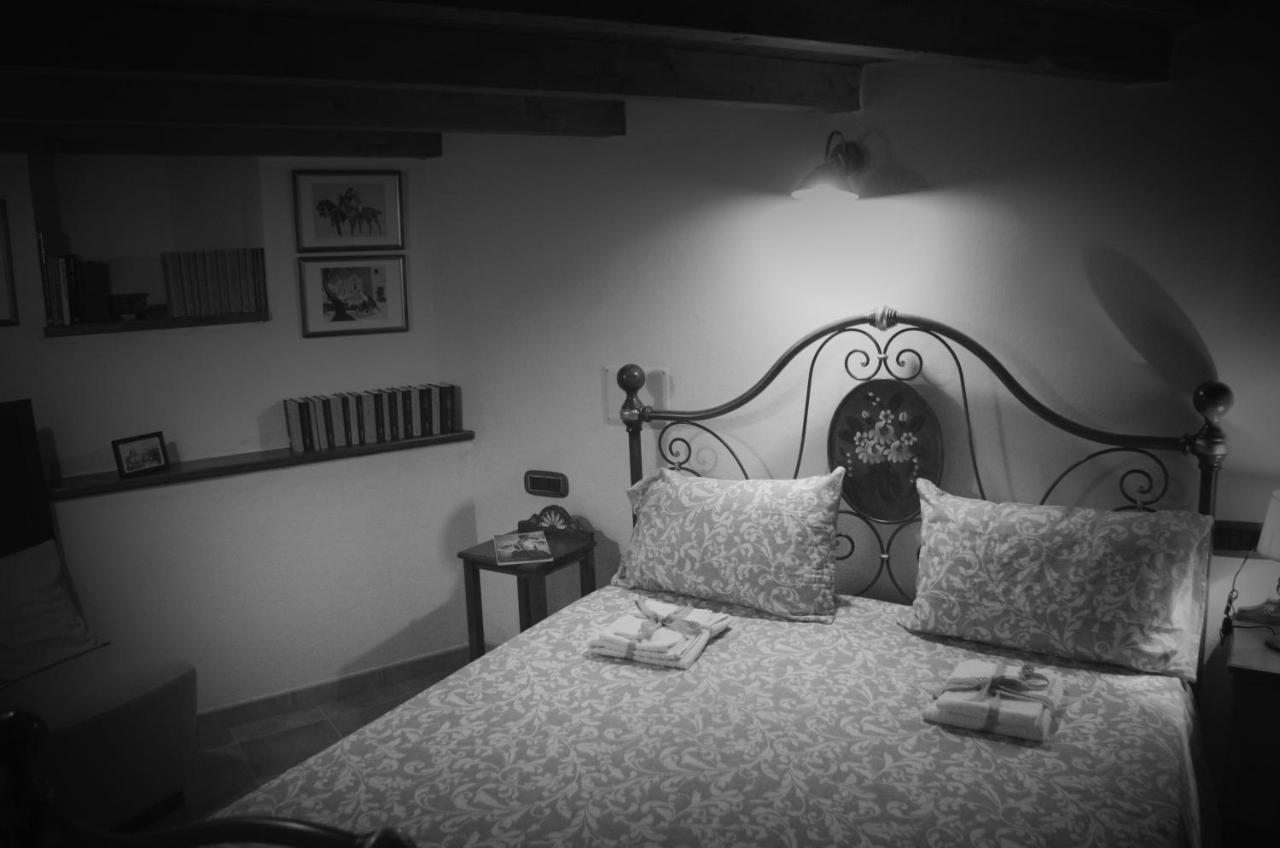 Dè Ajala - B&B de Charme Laconi Bagian luar foto