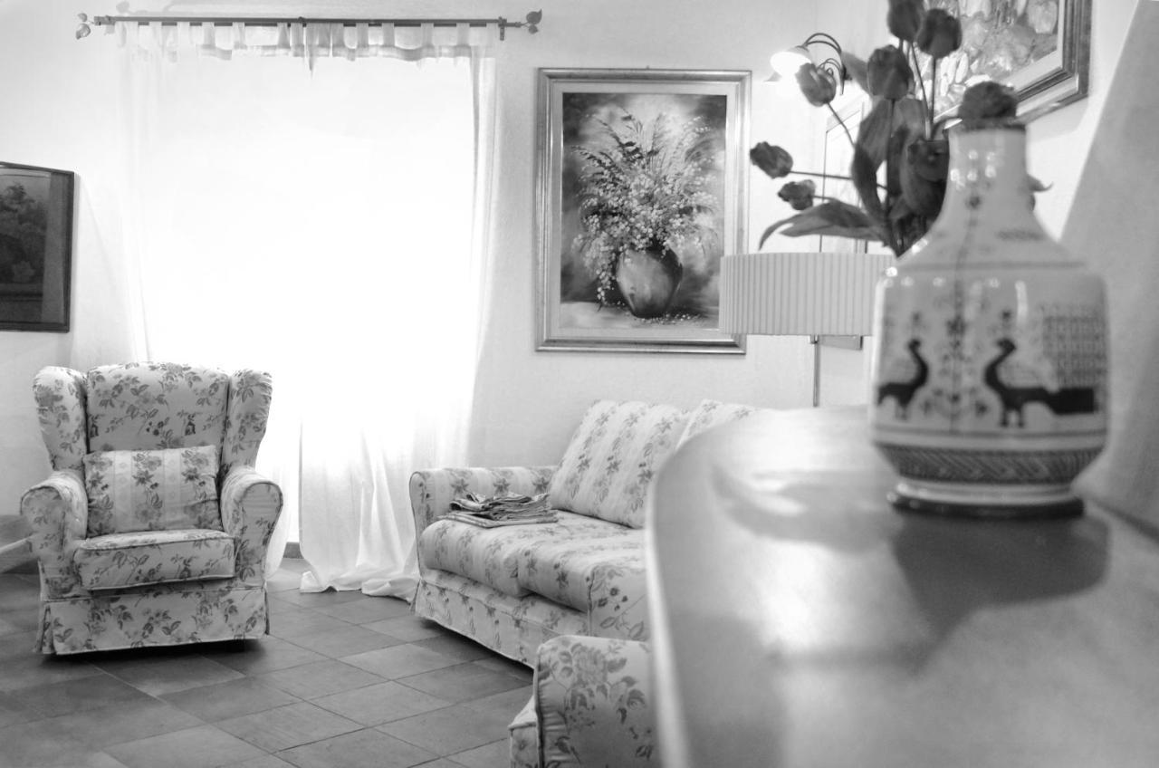Dè Ajala - B&B de Charme Laconi Bagian luar foto