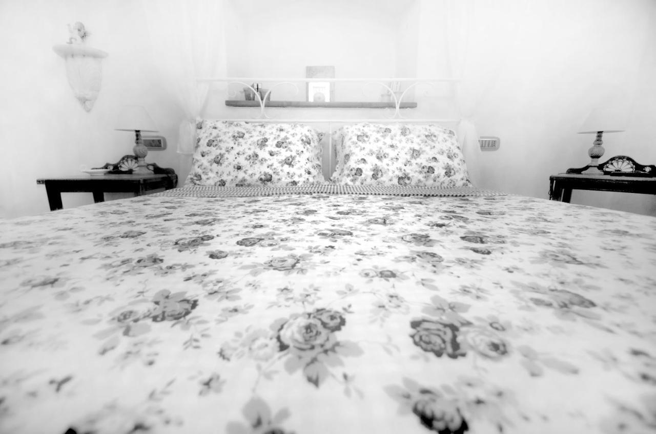 Dè Ajala - B&B de Charme Laconi Bagian luar foto