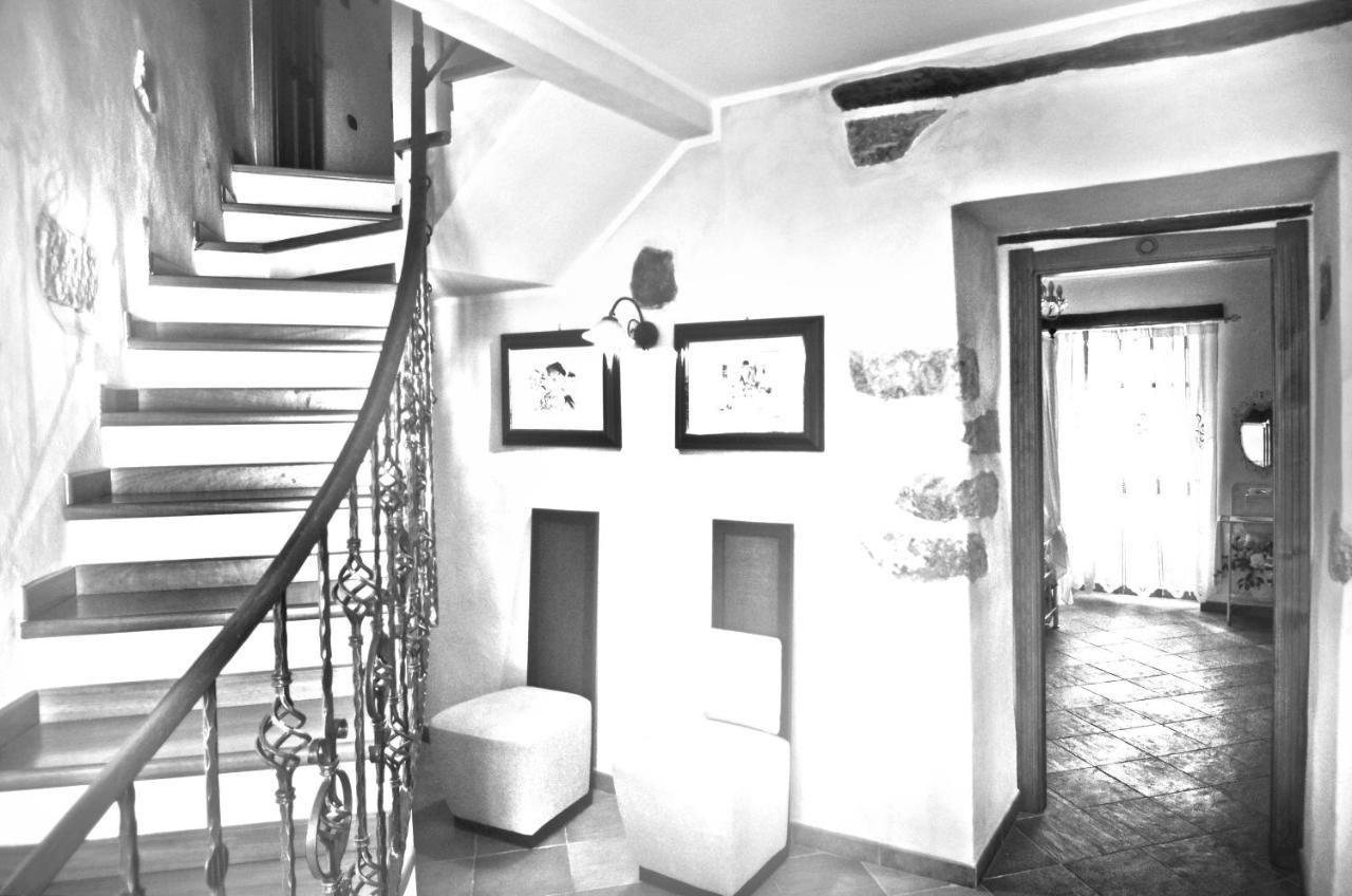 Dè Ajala - B&B de Charme Laconi Bagian luar foto