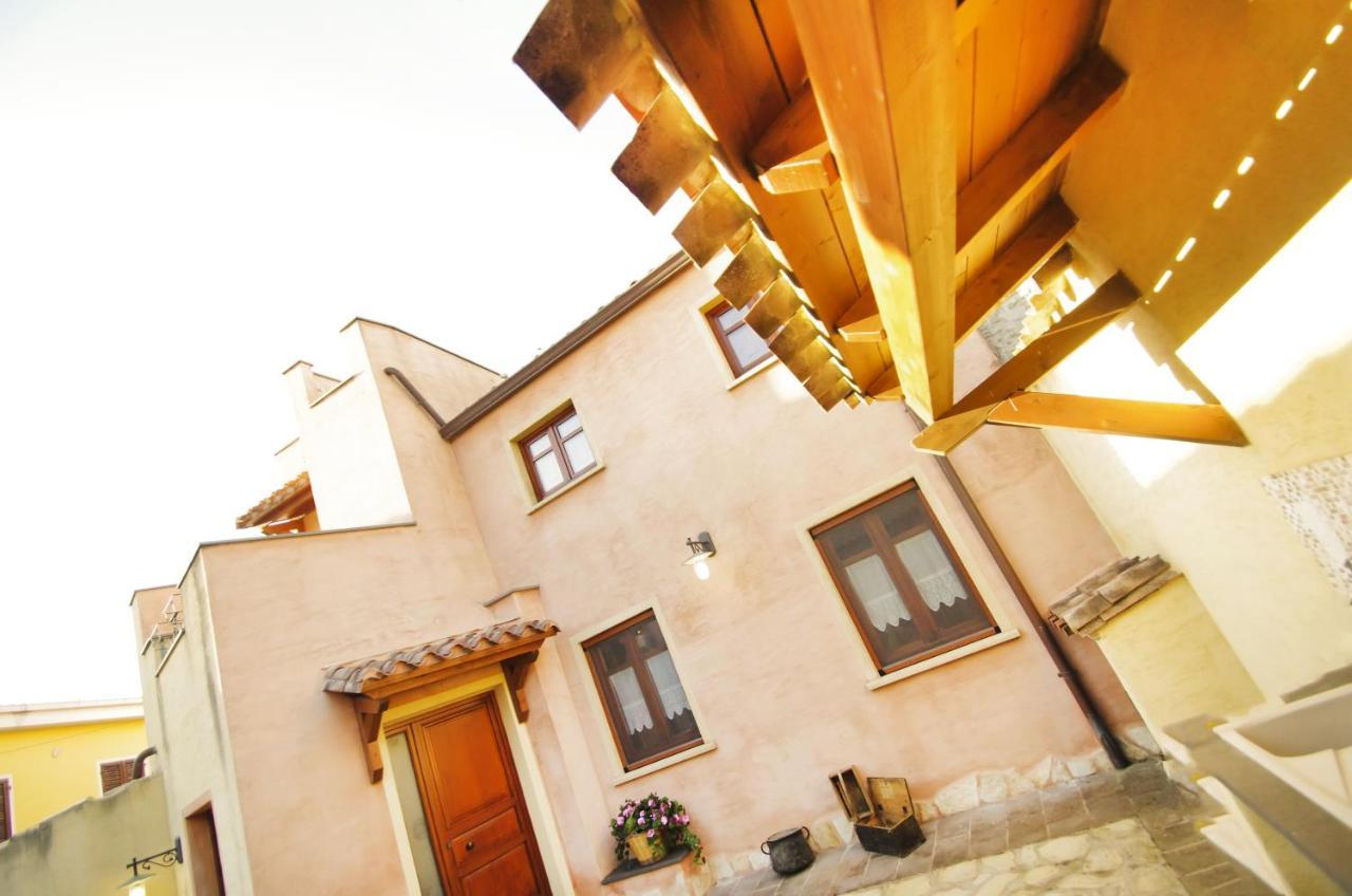 Dè Ajala - B&B de Charme Laconi Bagian luar foto
