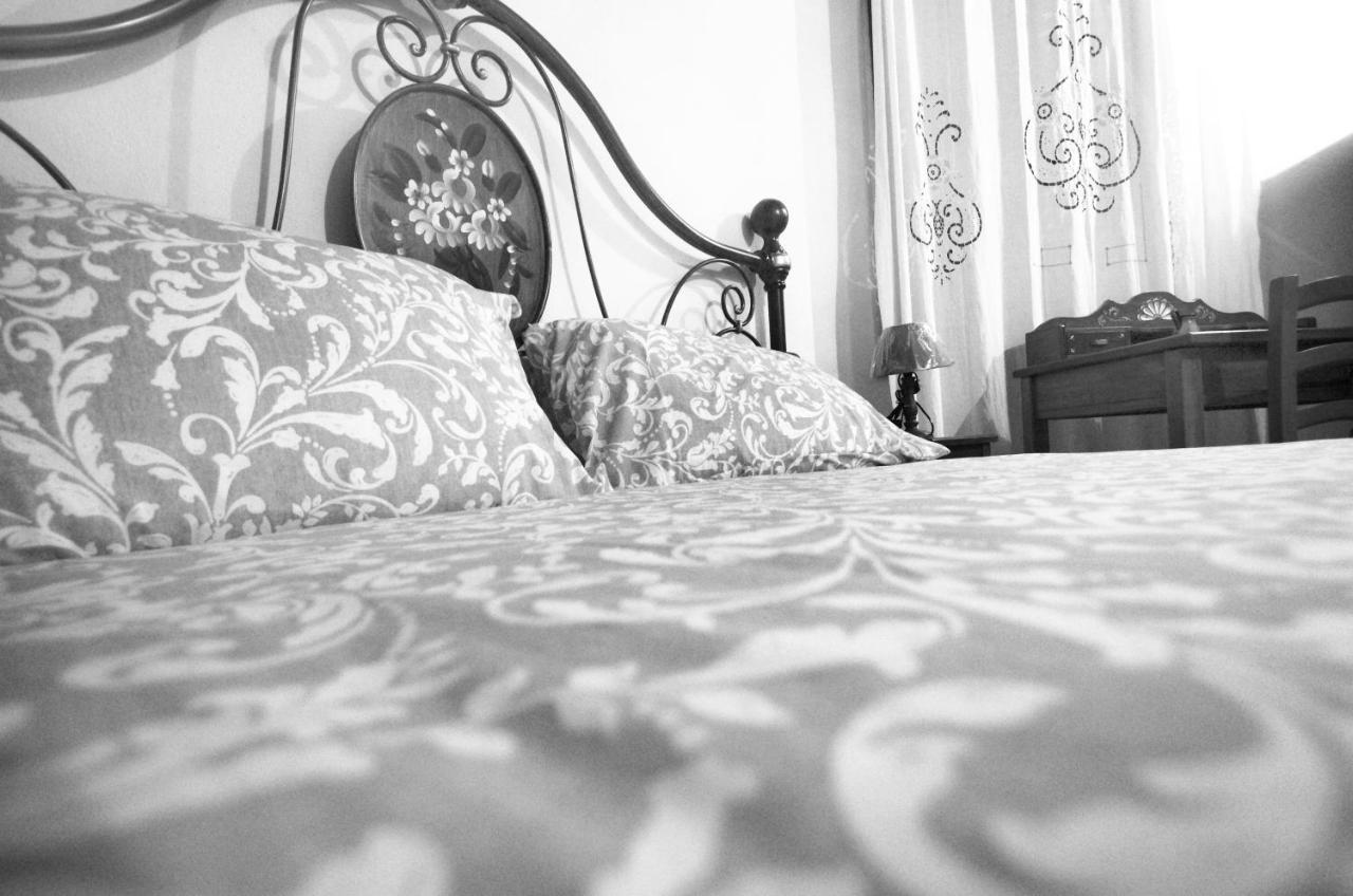 Dè Ajala - B&B de Charme Laconi Bagian luar foto
