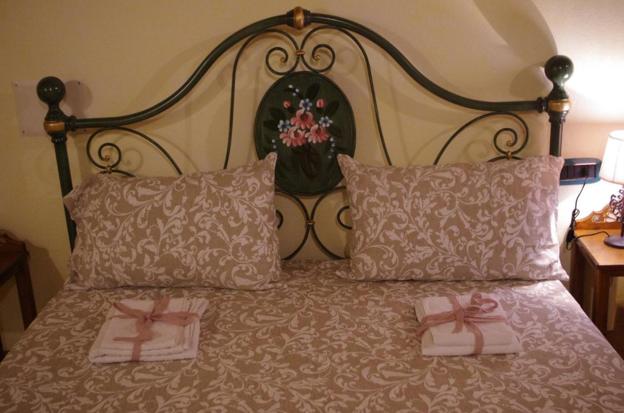Dè Ajala - B&B de Charme Laconi Bagian luar foto