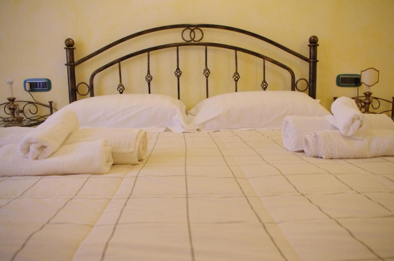 Dè Ajala - B&B de Charme Laconi Bagian luar foto