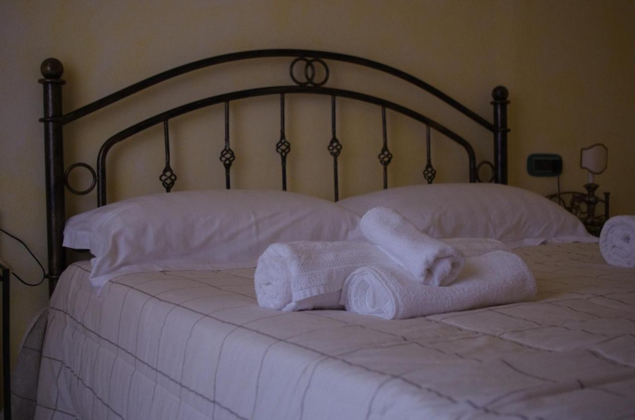 Dè Ajala - B&B de Charme Laconi Bagian luar foto