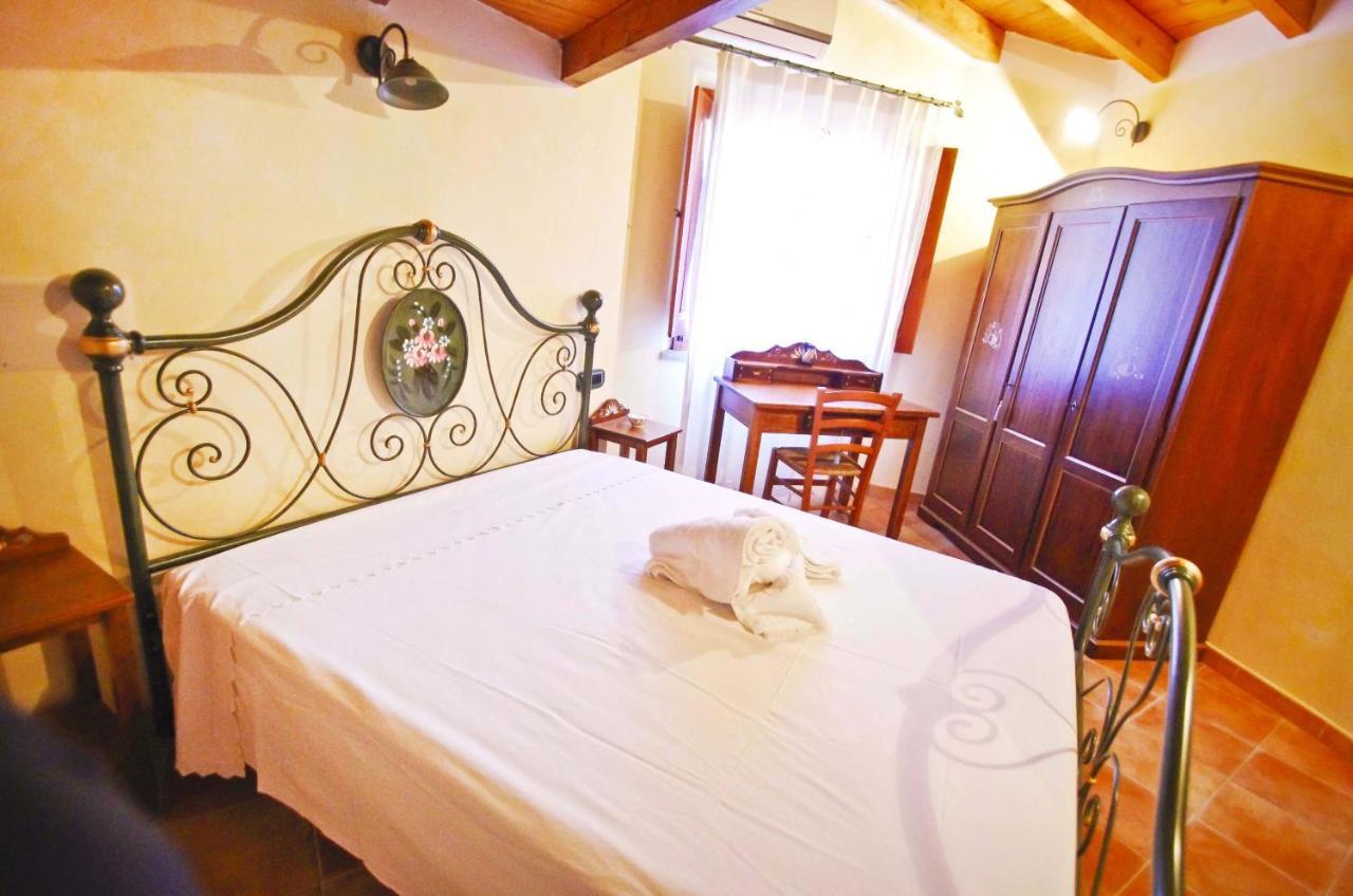 Dè Ajala - B&B de Charme Laconi Bagian luar foto